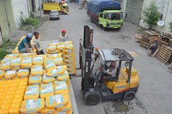 Proses Pemindahan Barang Di Gudang AMP